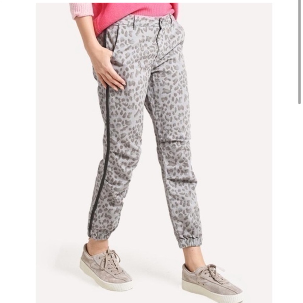 SUNDRY Leopard Print Cropped Jogger Pant 26